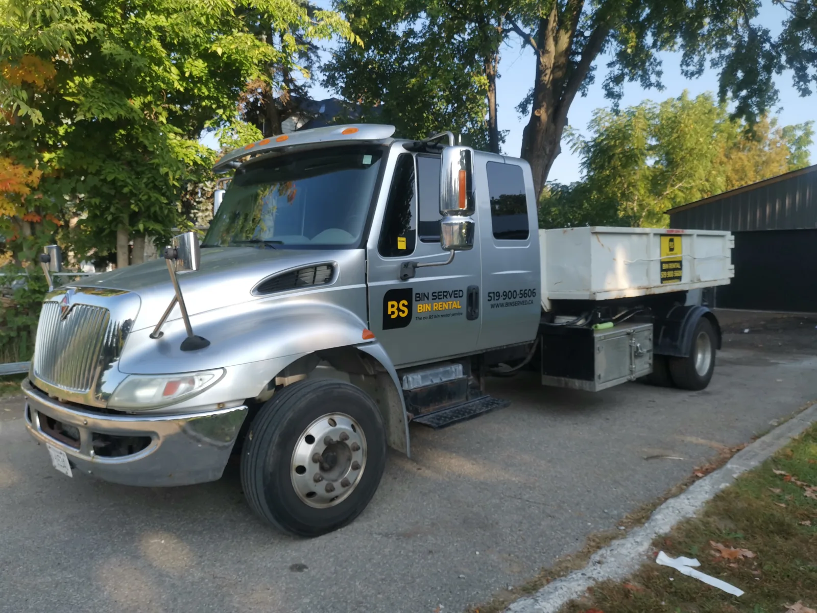 Bin Served truck with a low-sided rental bin
